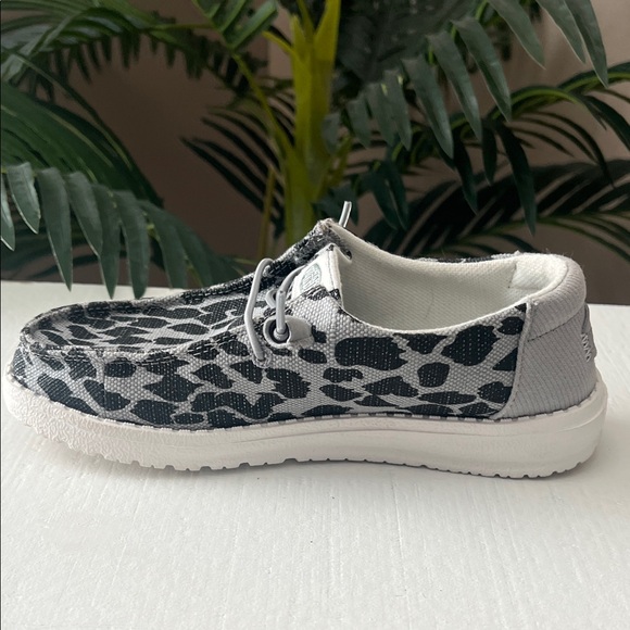 Hey Dude Women’s Wendy Leopard Sparkle Shoes - Picture 9 of 9